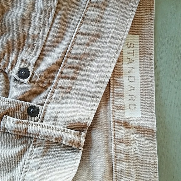 Men's Gap khaki colored jeans. - Picture 2 of 4